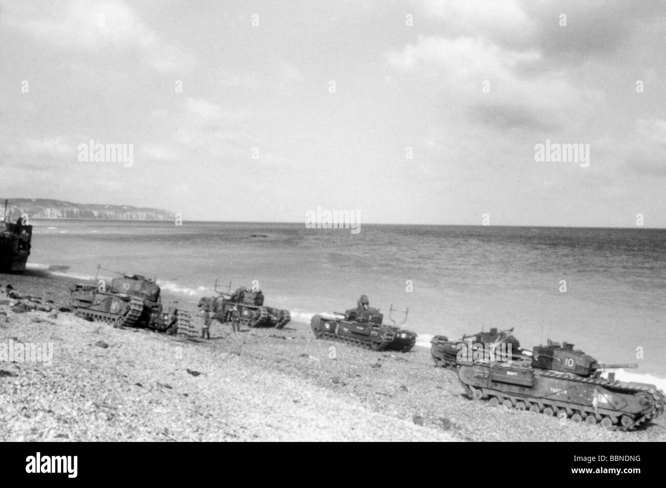 Ereignisse, Zweiter Weltkrieg/Zweiter Weltkrieg, Frankreich, Dieppe, 19.8.1942, zerstörte "Churchill"-Panzer des 14. Kanadischen Armee-Panzer-Regiments (Calgary Tanks), Stockfoto