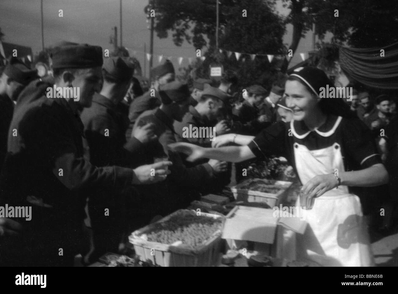Ereignisse, Zweiter Weltkrieg/zweiter Weltkrieg, Frankreich, Freilassung französischer Kriegsgefangenen, als Gegenleistung für das passive Verhalten der Bürger von Dieppe während des alliierten überfalls am 19.8.1942, Ankunft in Serqueux bei Dieppe, 12.9.1942, Stockfoto