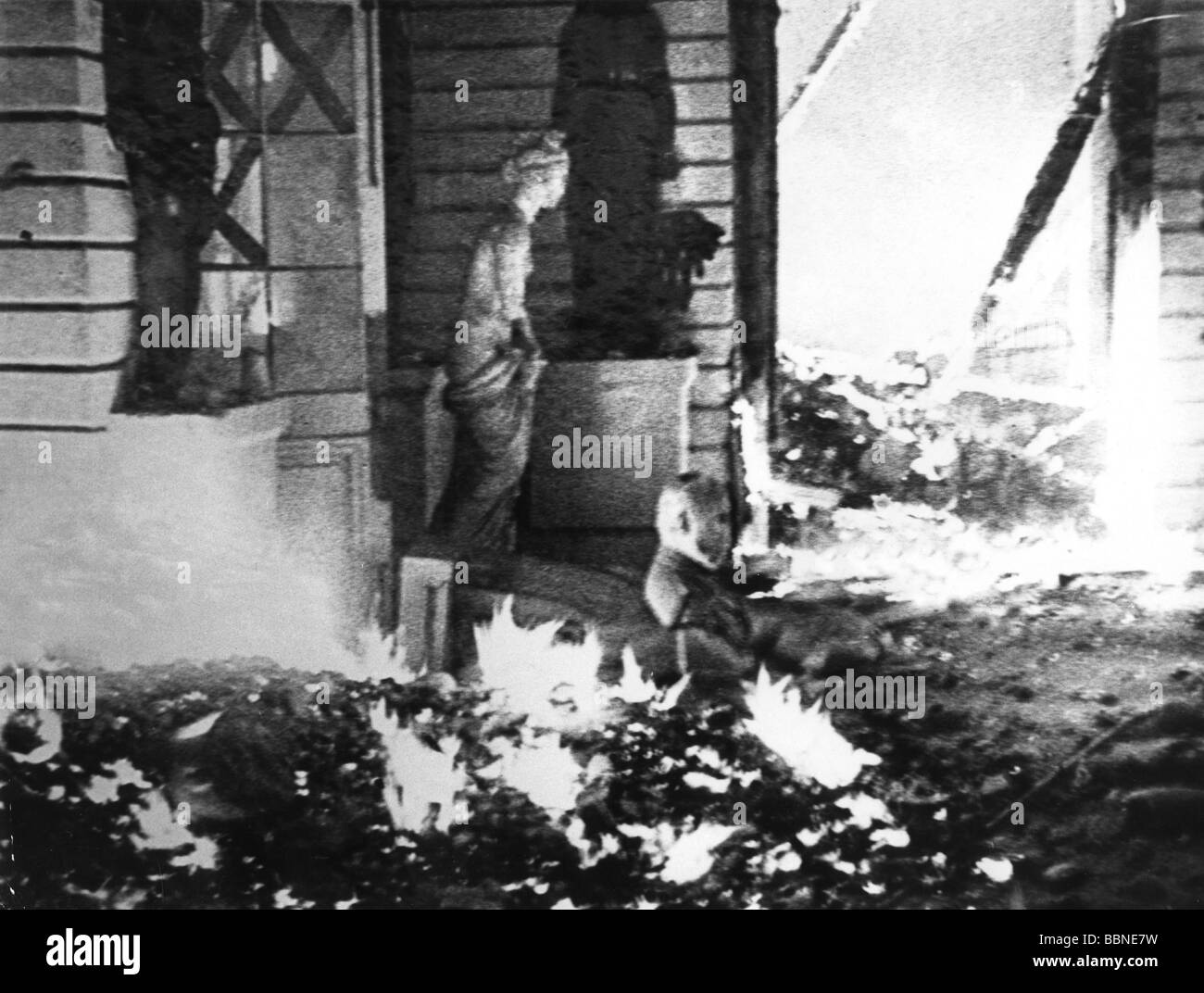 Ereignisse, Zweiter Weltkrieg/zweiter Weltkrieg, Russland, Leningrad, Belagerung, September 1941 - Januar 1944, brennendes Einsiedlermuseum nach einem deutschen Bombenanschlag, 1942, Stockfoto