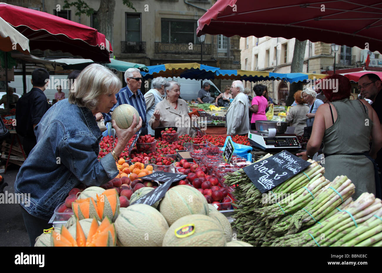 Obst und Gemüse zu verkaufen in Aix-En-Provence-Markt Stockfoto