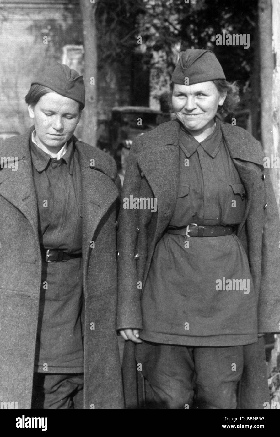 Ereignisse, Zweiter Weltkrieg/zweiter Weltkrieg, Russland, Kriegsgefangene, zwei weibliche Soldaten der Roten Armee, gefangen genommen in Dukhovschtschina bei Smolensk, Juli 1941, Stockfoto