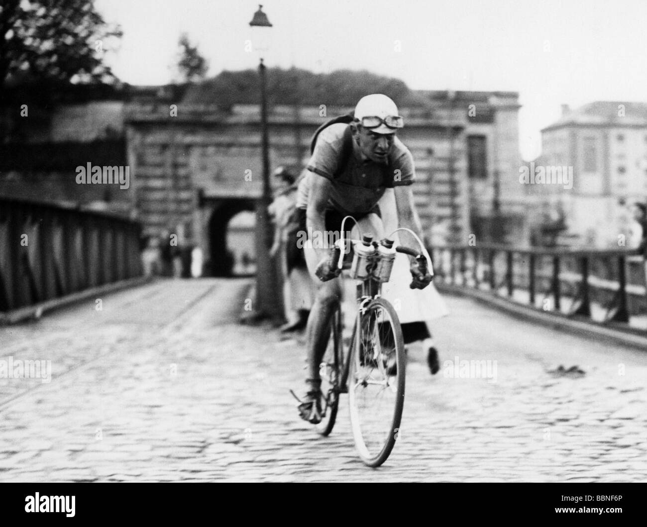 Sport, Radsport, Tour de France, Radfahrer auf der 2. Etappe von Lille nach Charleville, 1936, Stockfoto
