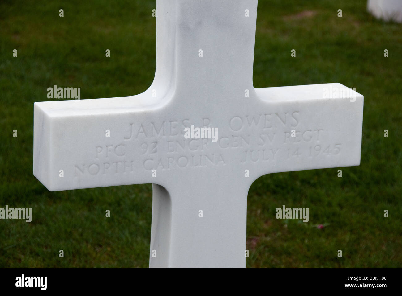 Weiße Grabsteine in der Florence American Cemetery and Memorial Site in Italien Stockfoto