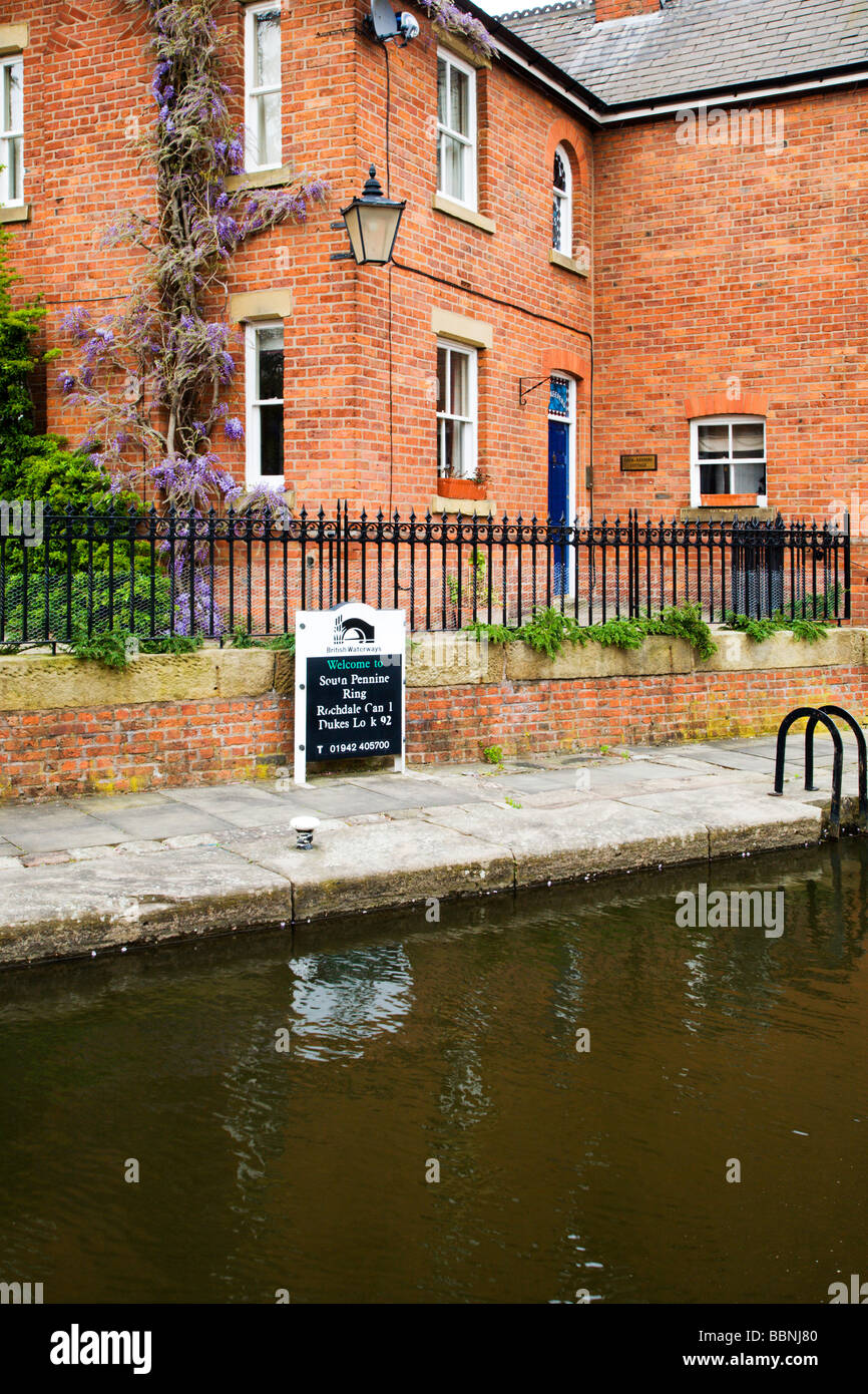 Schleusenwärter Cottage an der Herzöge Lock Manchester England Stockfoto