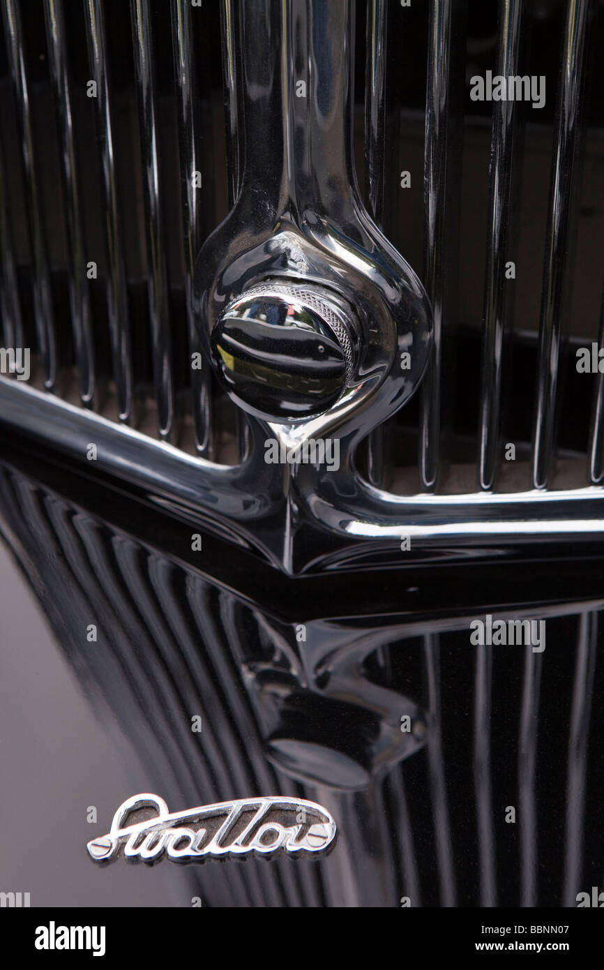 Schwalbe-Namensschild der klassischen alten schwarz lackierten britischen machte 1931 SS1 Coupe Jaguar Auto Autofahren Stockfoto