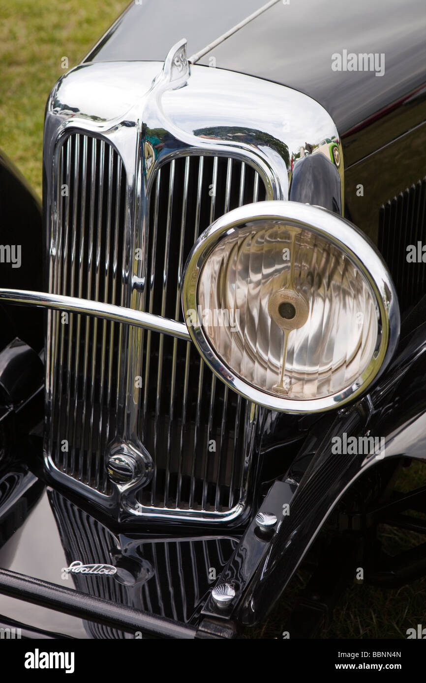 Vorderseite des klassischen alten schwarz lackierten britischen machte 1931 SS1 Coupe Jaguar Auto Autofahren Stockfoto
