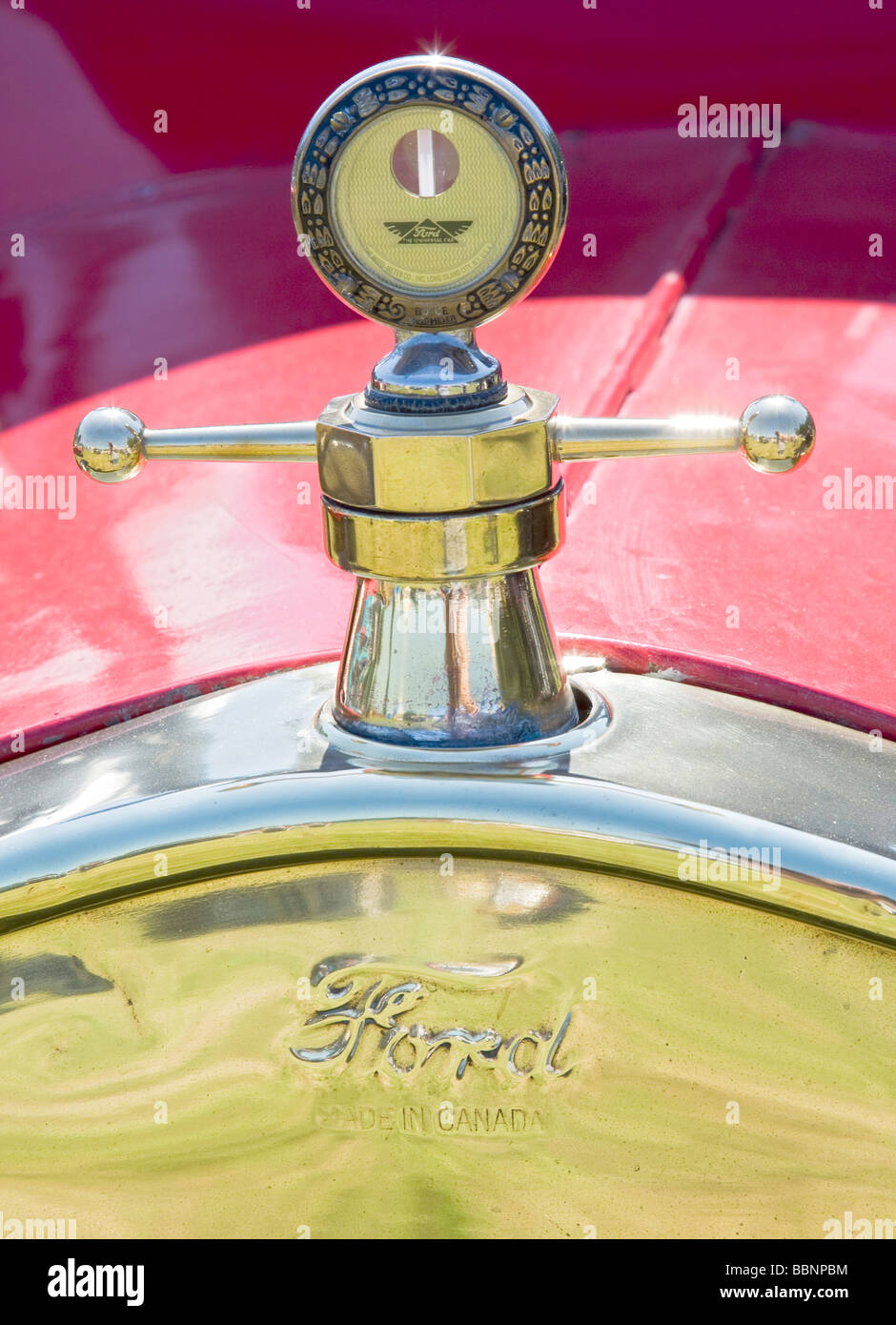 Grill badge vintage ford car -Fotos und -Bildmaterial in hoher