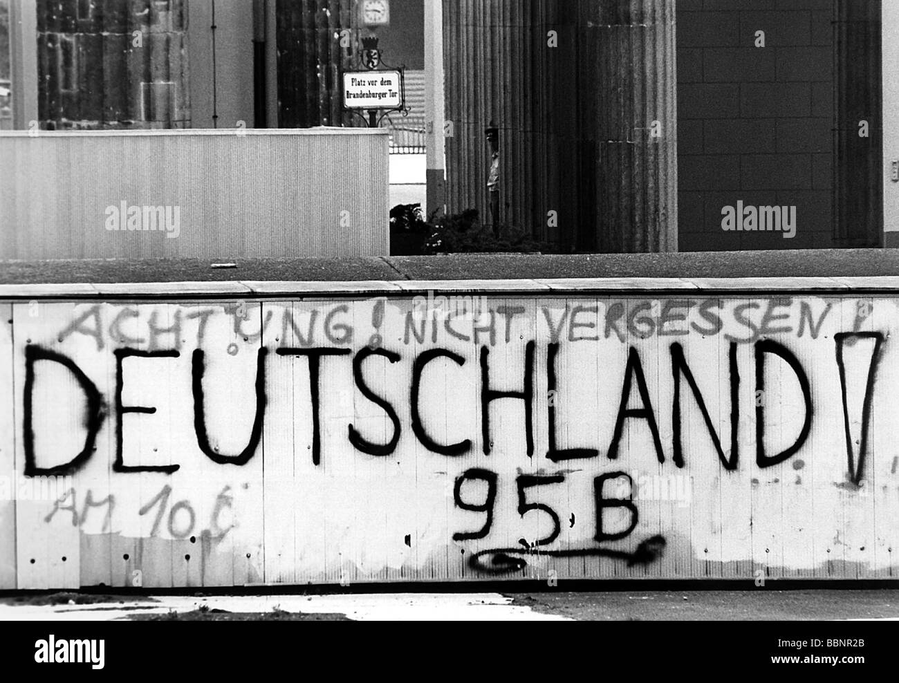 Geografie/Reisen, Deutschland, Berlin, Mauer, Slogan, Brandenburger Tor, 1989, Stockfoto