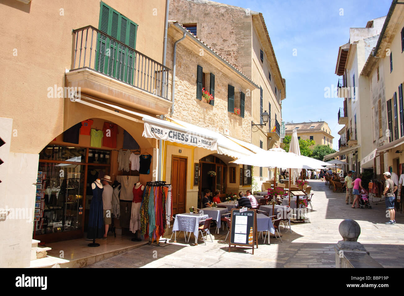 Strassencafé, Old Town, Alcudia, Gemeinde Alcudia, Mallorca, Balearen, Spanien Stockfoto