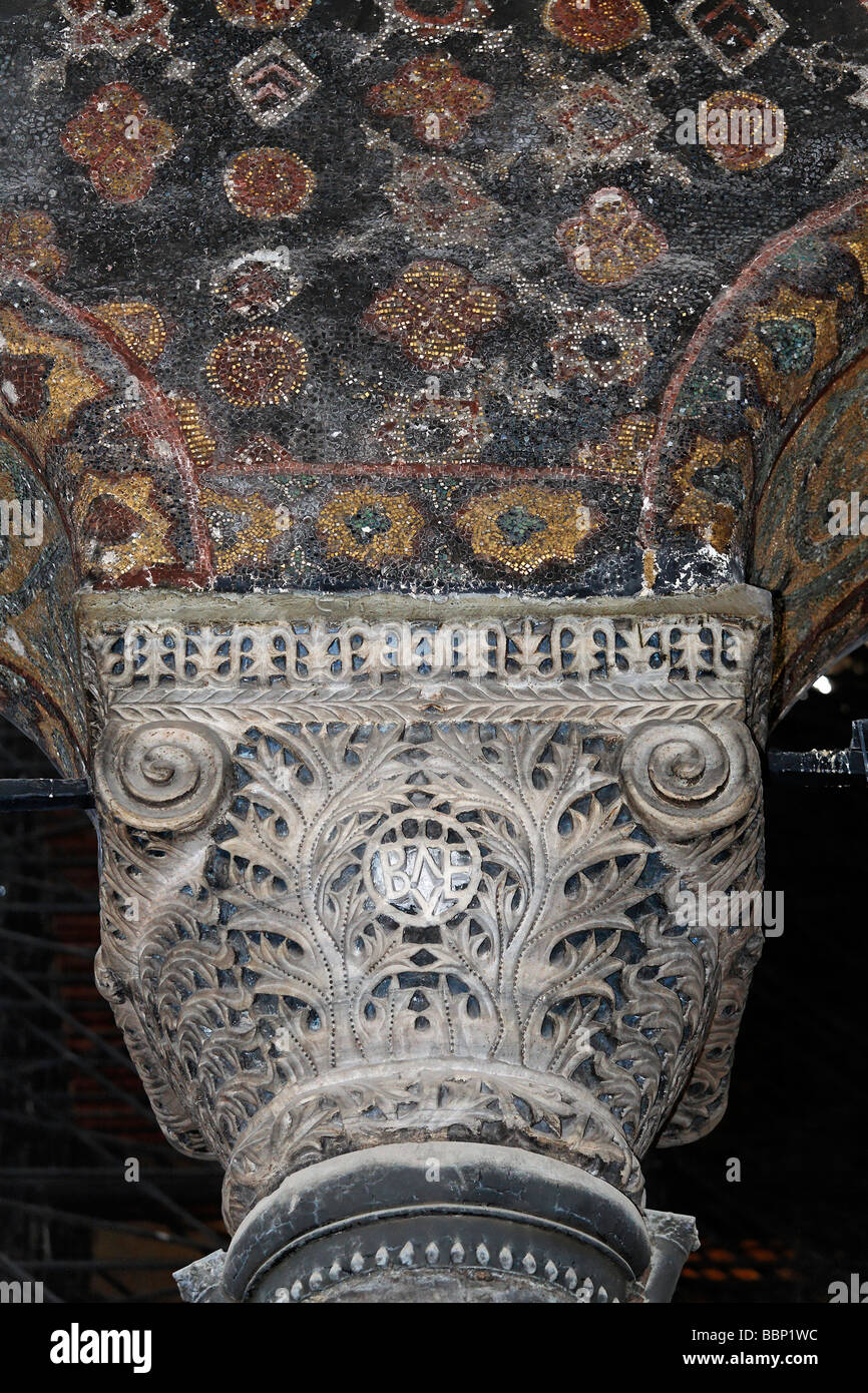 Reich verzierte Kapital- und Decke Mosaik aus Süd-Galerie, Hagia Sophia, Aya Sofya, Sultanahmet, Istanbul, Türkei Stockfoto