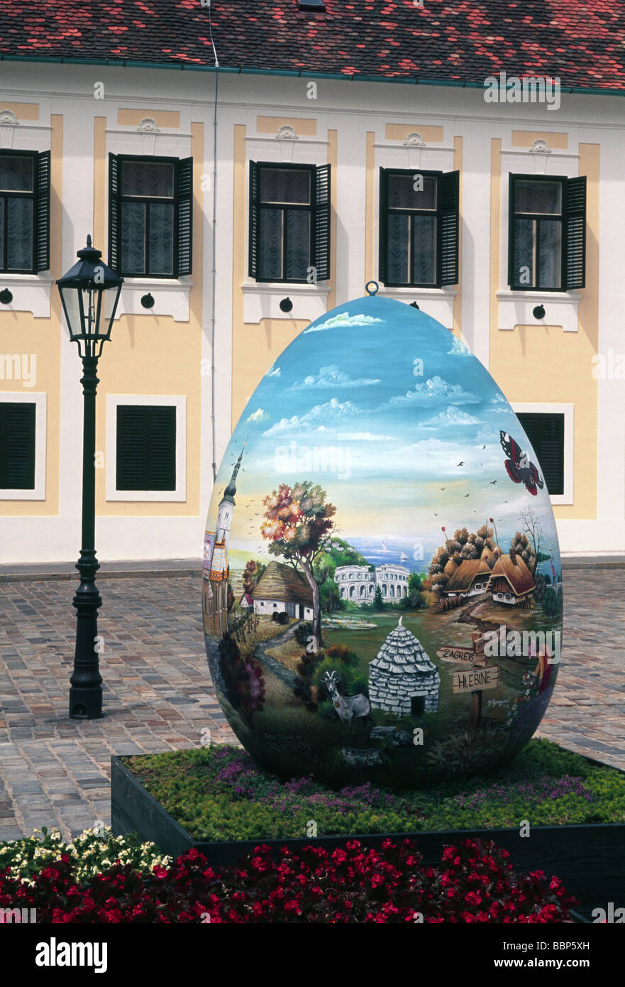 Osterei in der Frontseite kroatische Regierungspalast, Oberstadt, Zagreb, Kroatien Stockfoto