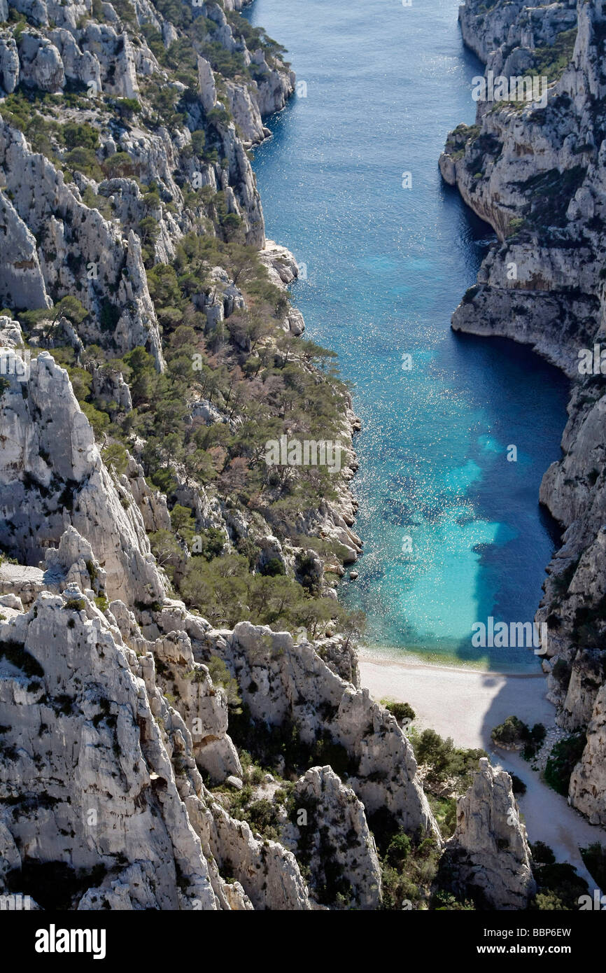 LUFTAUFNAHME DER FELSIGEN BUCHT VON EN VAU, CASSIS, BOUCHES-DU-RHÔNE (13), FRANKREICH Stockfoto