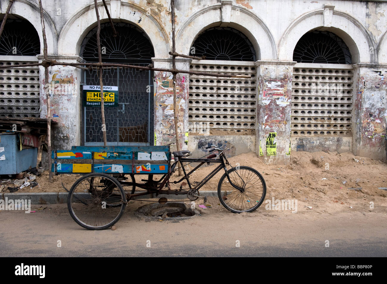 Push-Fahrrad auf t er schmutzige Straßen von Chennai, Tamil Nadu, Indien Stockfoto