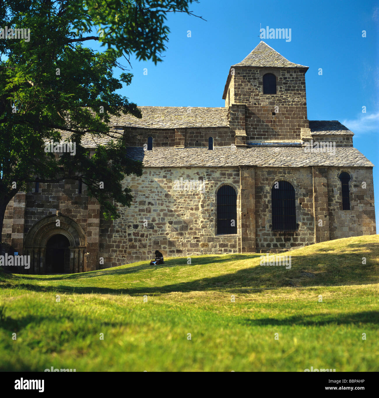 Kirche St. Pierre de Bredons. Cantal. Auvergne Rhone Alpes. Frankreich. Stockfoto