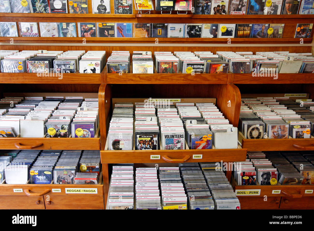 ATMOSPHÄRE, MUSIK, SHOP, VERKAUF, PLATTEN, CDS UND DVDS, LE HAVRE, SEINE-MARITIME (76), NORMANDIE, FRANKREICH Stockfoto