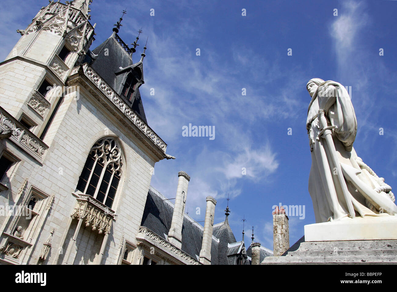 STATUE UND JACQUES COEUR PALAST, BOURGES, CHER (18), FRANKREICH Stockfoto
