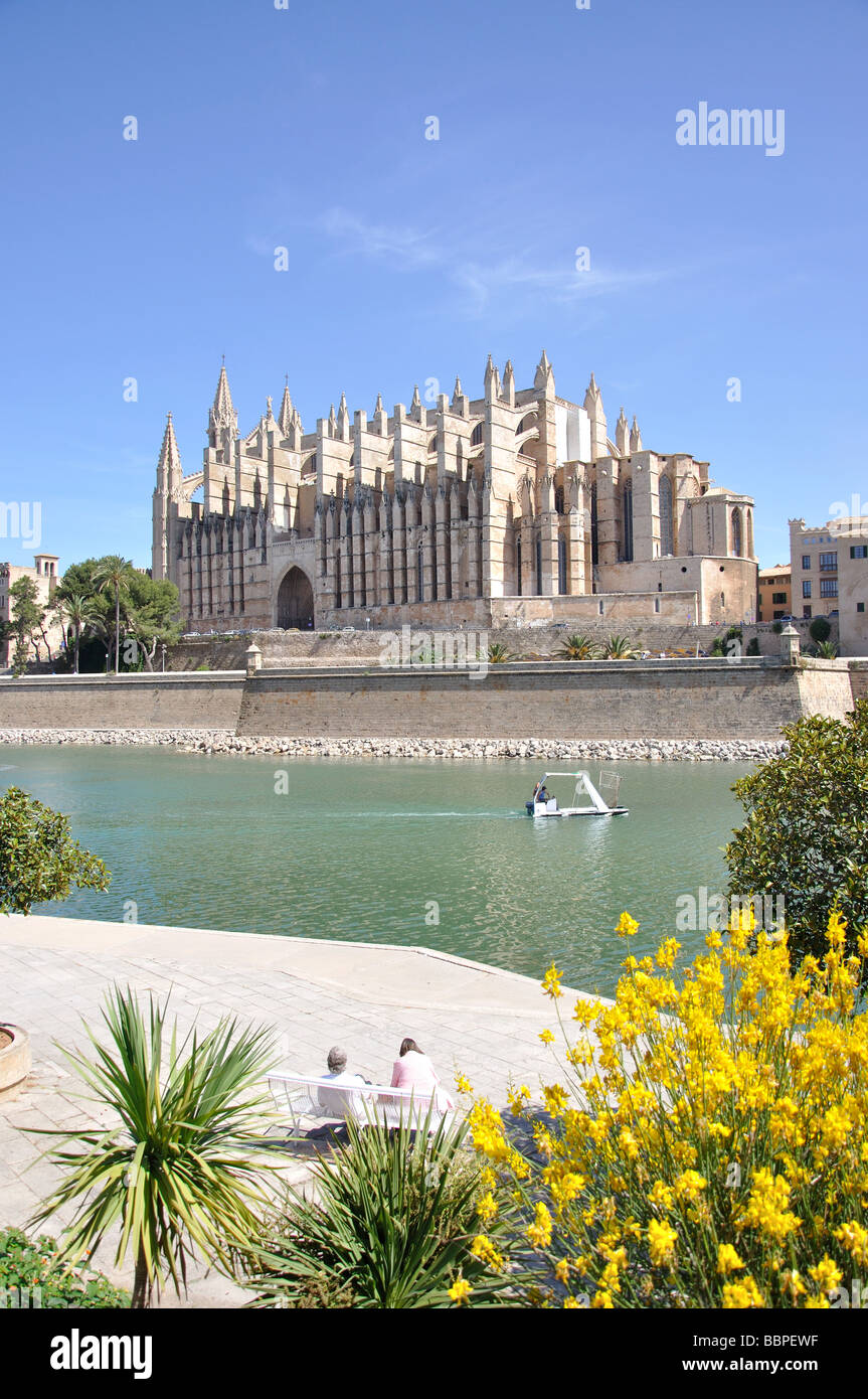 Kathedrale von Palma vom Parc De La Mar, Palma De Mallorca, Mallorca, Balearen, Spanien Stockfoto