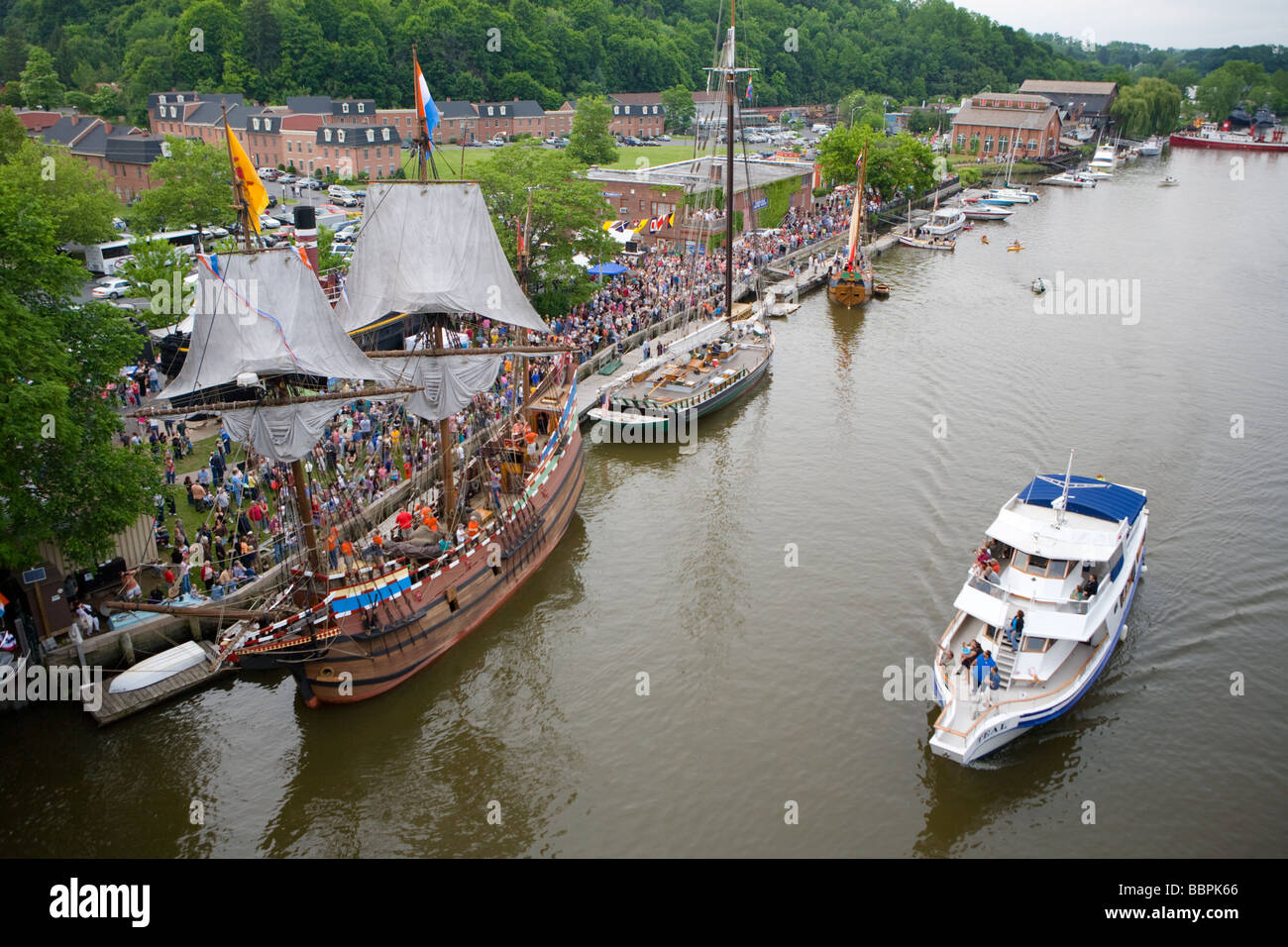 Henry Hudson Schiff Replik der Half Moon Andocken in Kingston, New York während Quadricentennial Feier 2009 Stockfoto