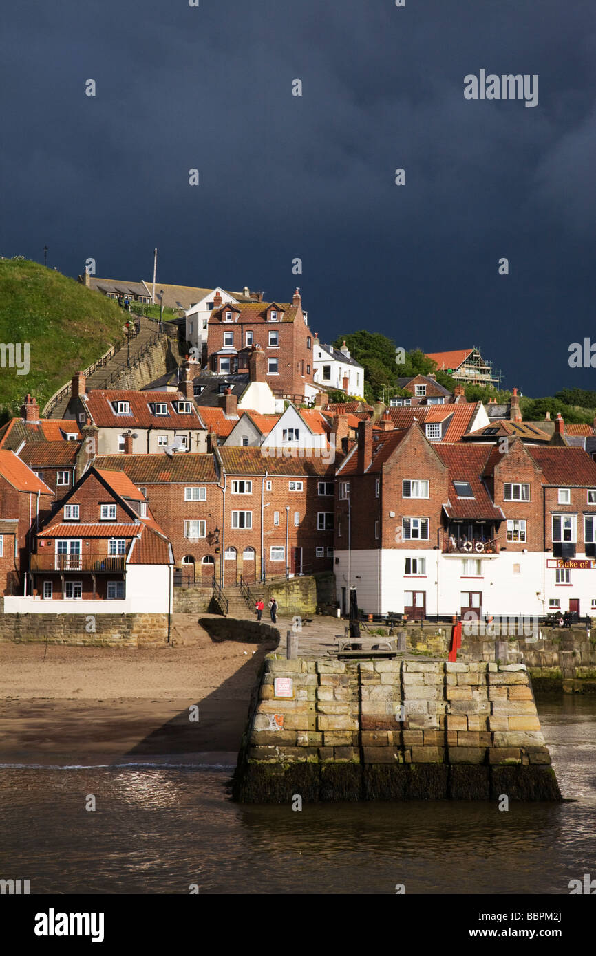 Whitby nach einem Sturm in North Yorkshire, England, UK. Stockfoto