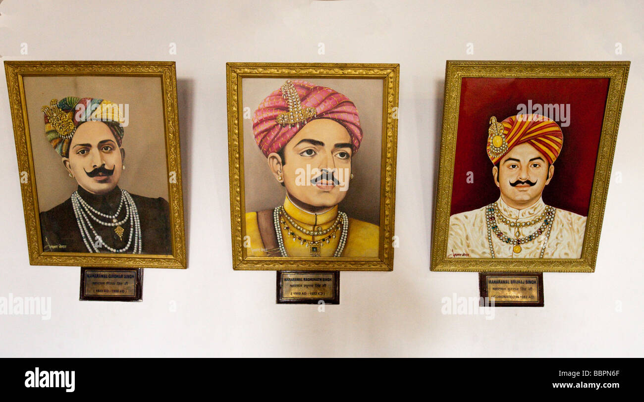 Porträts der Herrscher im Inneren des Museums Jaisalmer Fort Rajasthan Indien Stockfoto
