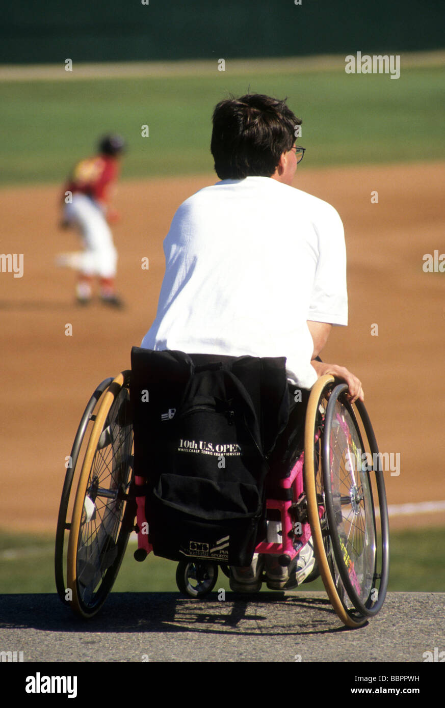 Rollstuhl Rollstuhl Handicap Sportuhr Spiel Neid junge teen Stockfoto