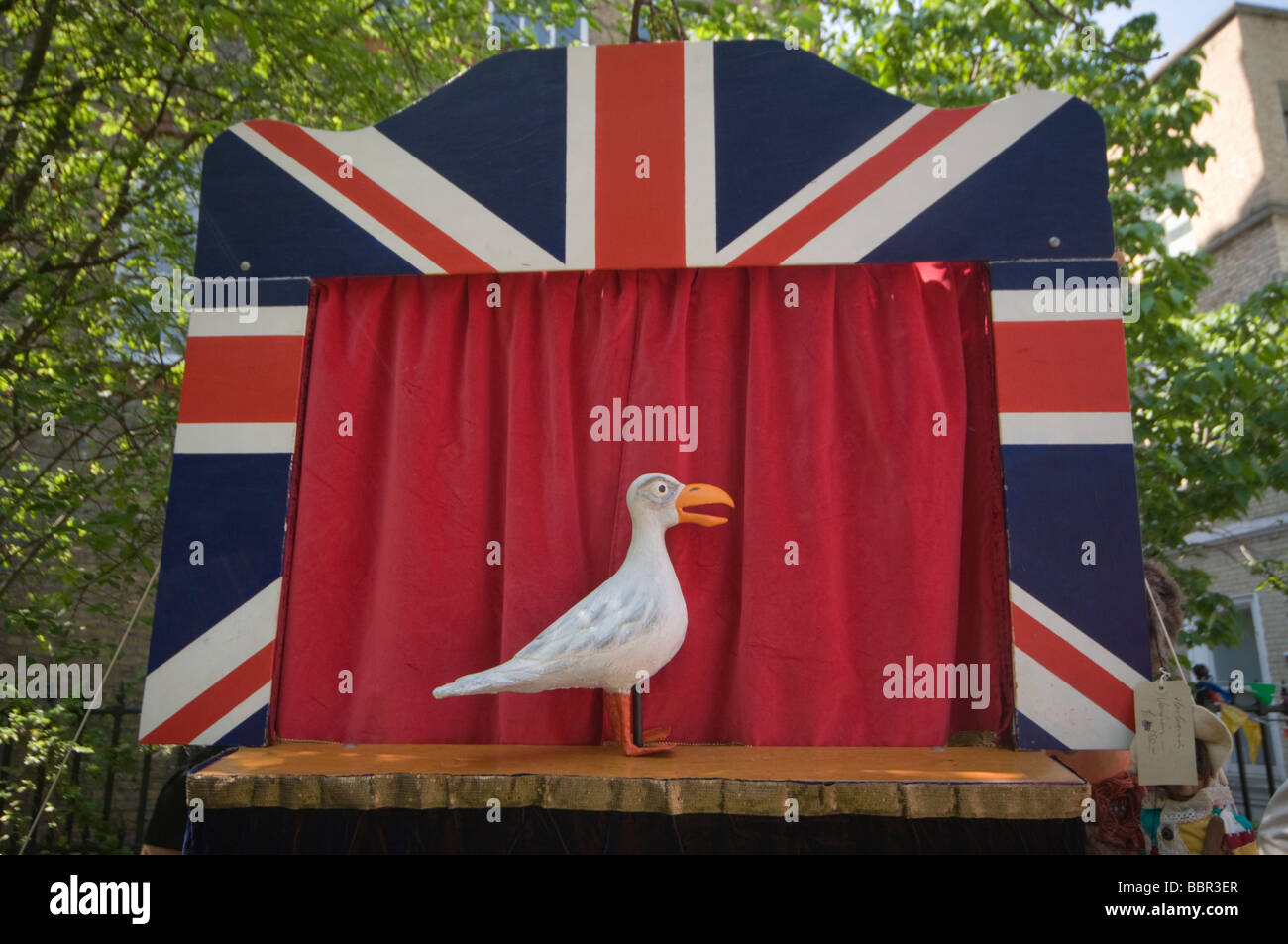 Kasperletheater Stand mit Möwe und Union Jack auf der Convention in Covent Garden können Fayre Stockfoto