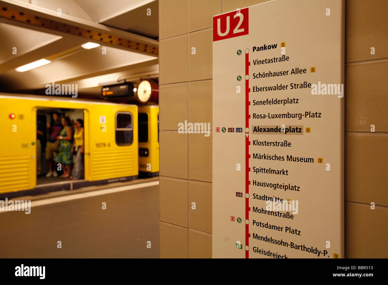 UBAHNLINIE U2, ALEXANDERPLATZ, BERLIN, DEUTSCHLAND Stockfotografie Alamy