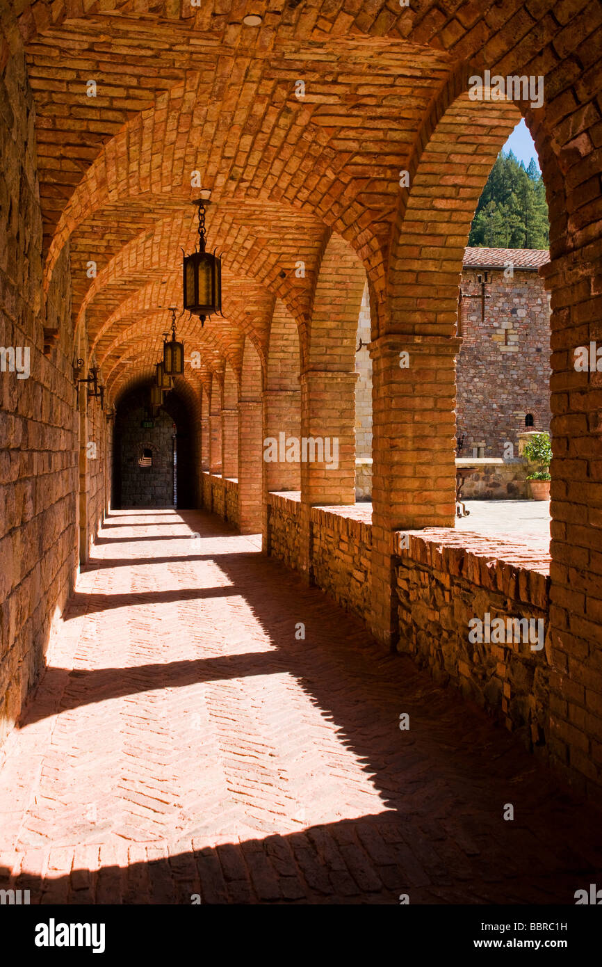 Der Innenhof des Castello di Amorosa im Napa Valley, Kalifornien. Stockfoto