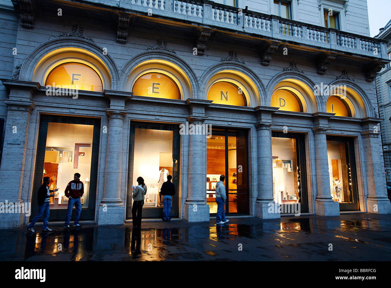 Fendi store Stockfotos und -bilder Kaufen - Alamy