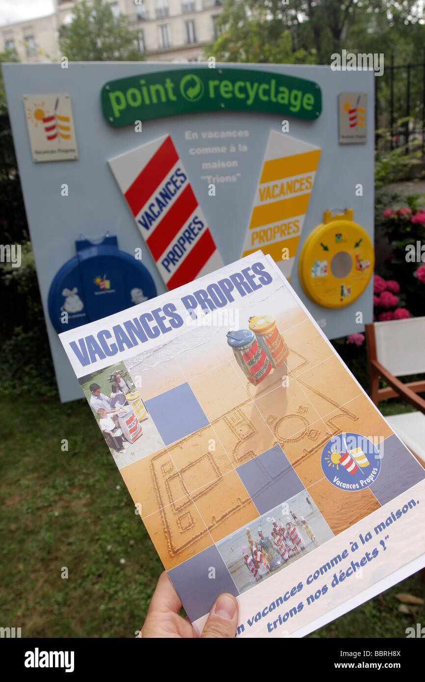 PRÄSENTATION DER OPERATION REINIGEN SIE FERIEN, VERBAND DER FRANZÖSISCHEN BÜRGERMEISTERN, AMF, PARIS (75) Stockfoto PRÄSENTATION DER OPERATION REINIGEN SIE FERIEN, VERBAND DER FRANZÖSISCHEN BÜRGERMEISTERN, AMF, PARIS (75) Stockfoto