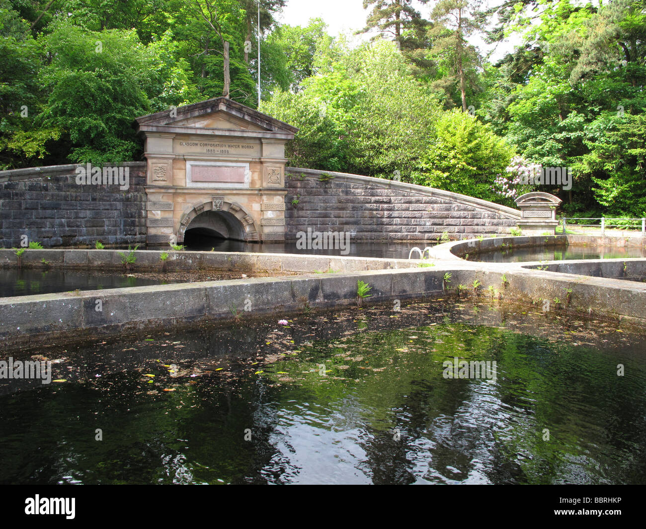 Eingehenden Wasserquelle Milngavie Reservoir von Loch Katrine Stockfoto