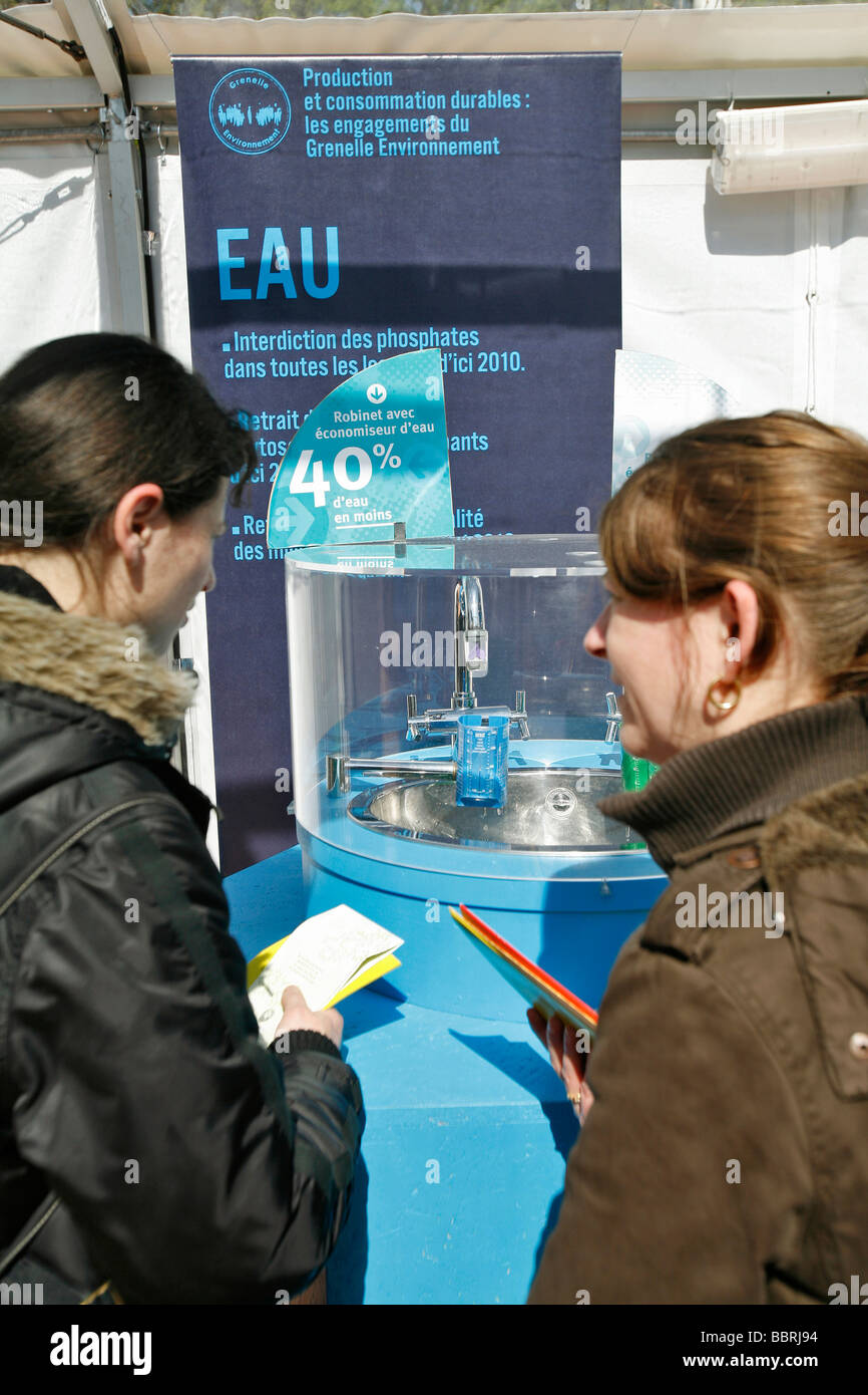 WASSERSPARENDER WASSERHAHN, DORF DER NACHHALTIGEN ENTWICKLUNG, JARDIN DES PLANTES AM MUSEUM OF NATURAL HISTORY FREITAG APRIL 4 Stockfoto