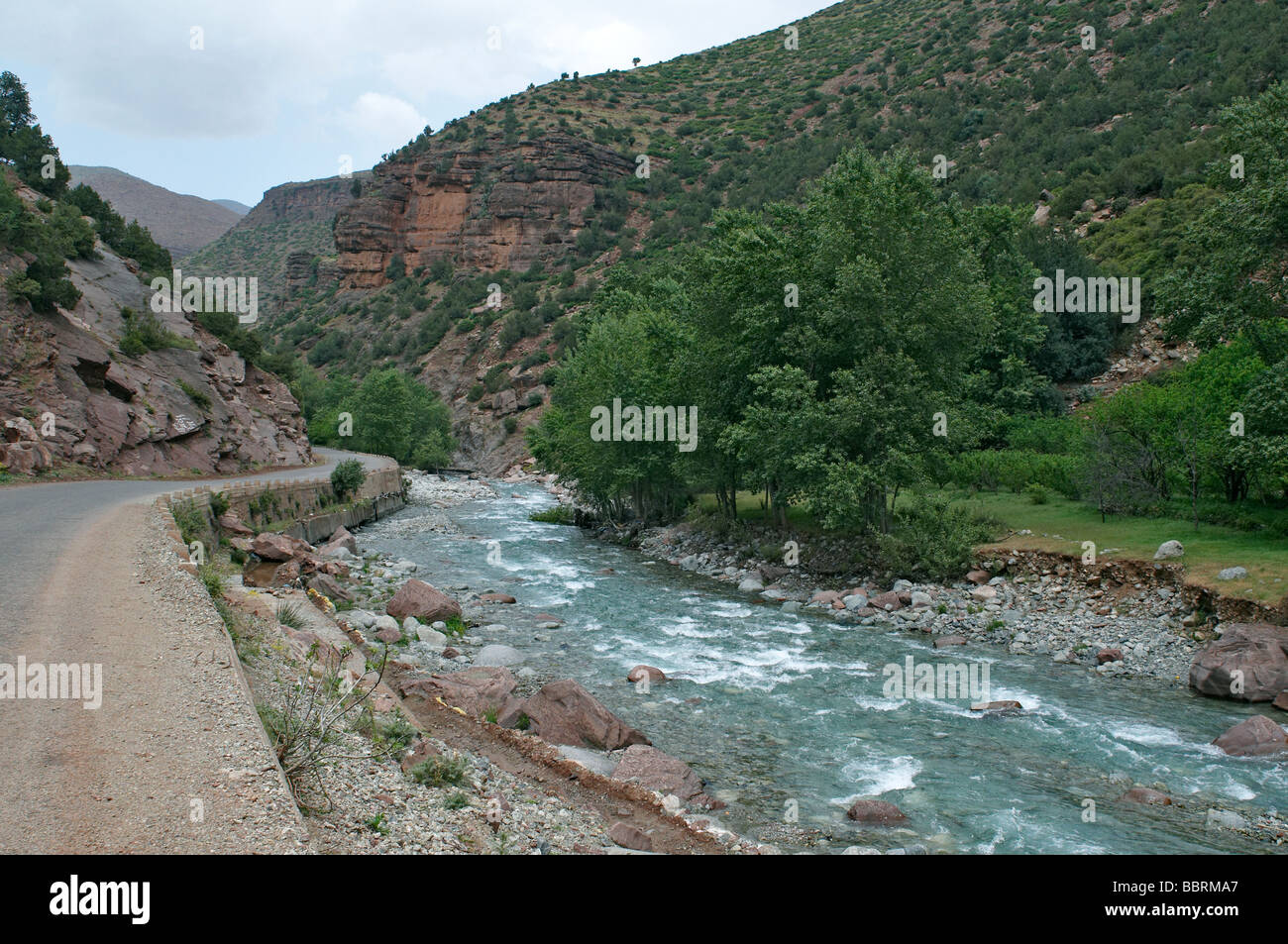 Die letzte Schlucht und den Fluss bei Setti Fatma am Ende der Straße von Marrakesch in der Ourika-Tal und dem Atlas-Gebirge Stockfoto