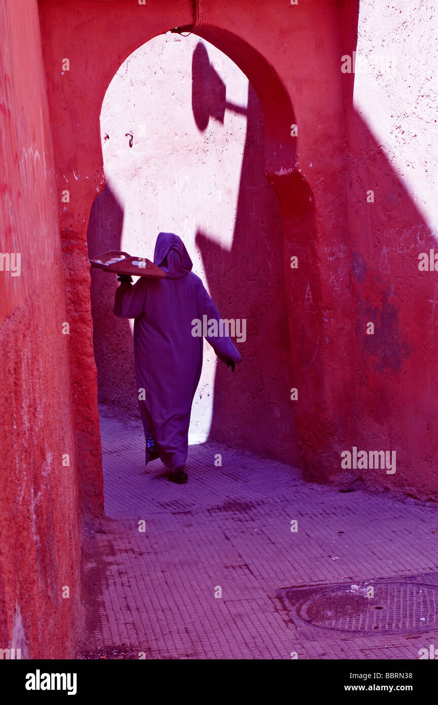 Erstaunlich leicht und bunten Durchgänge im Souk in Marrakesch Stockfoto