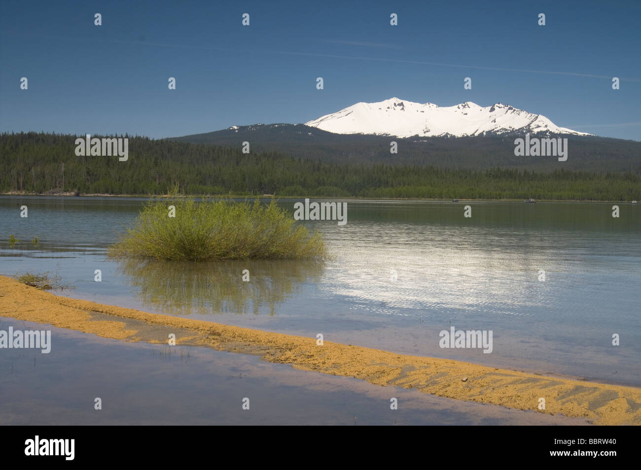 Diamond Peak Oregon von Mondsichelsee Stockfoto