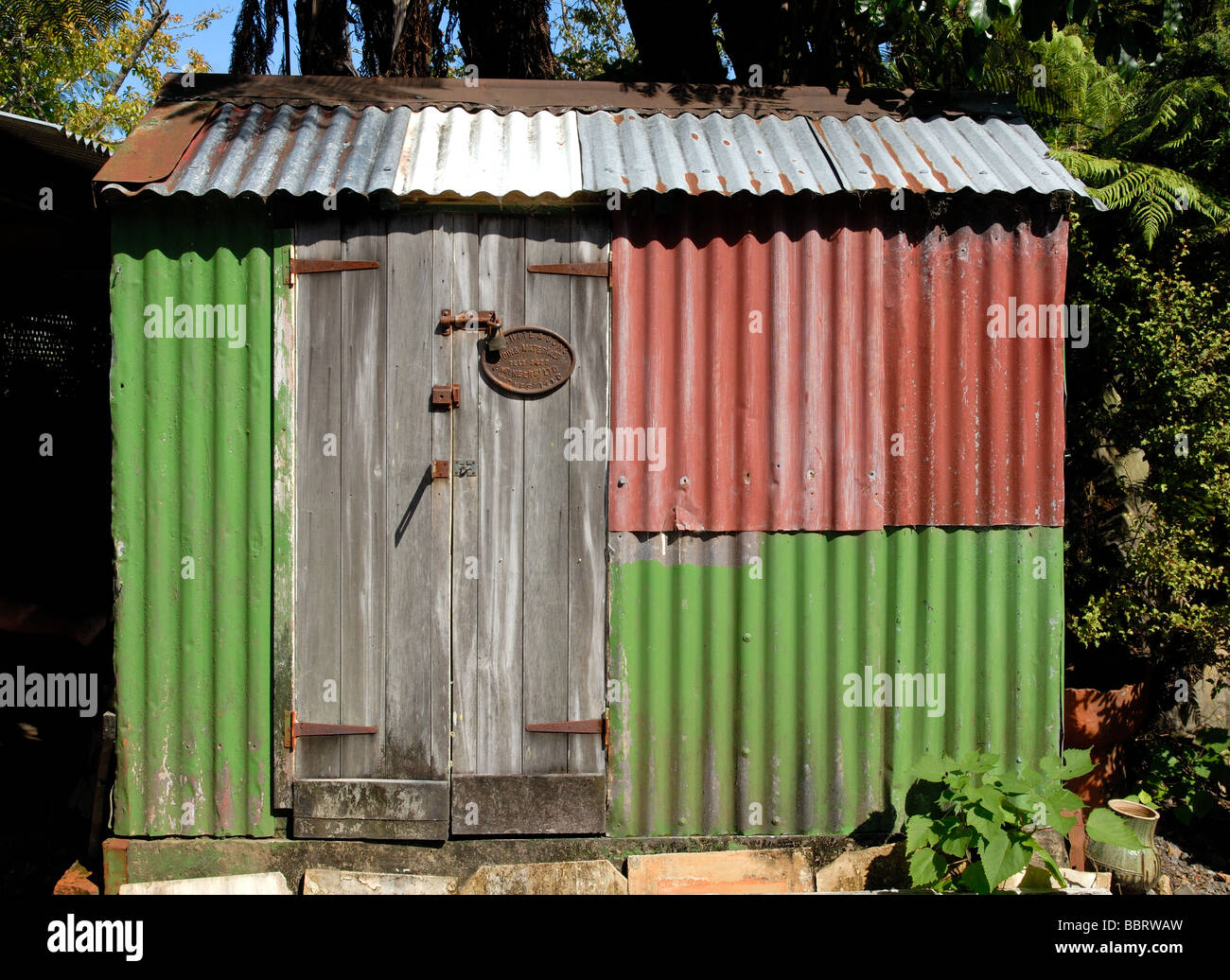 Eine alte Dose Schuppen an der Driving Creek Railway und Töpfereien, Coromandel Town, New Zealand Stockfoto