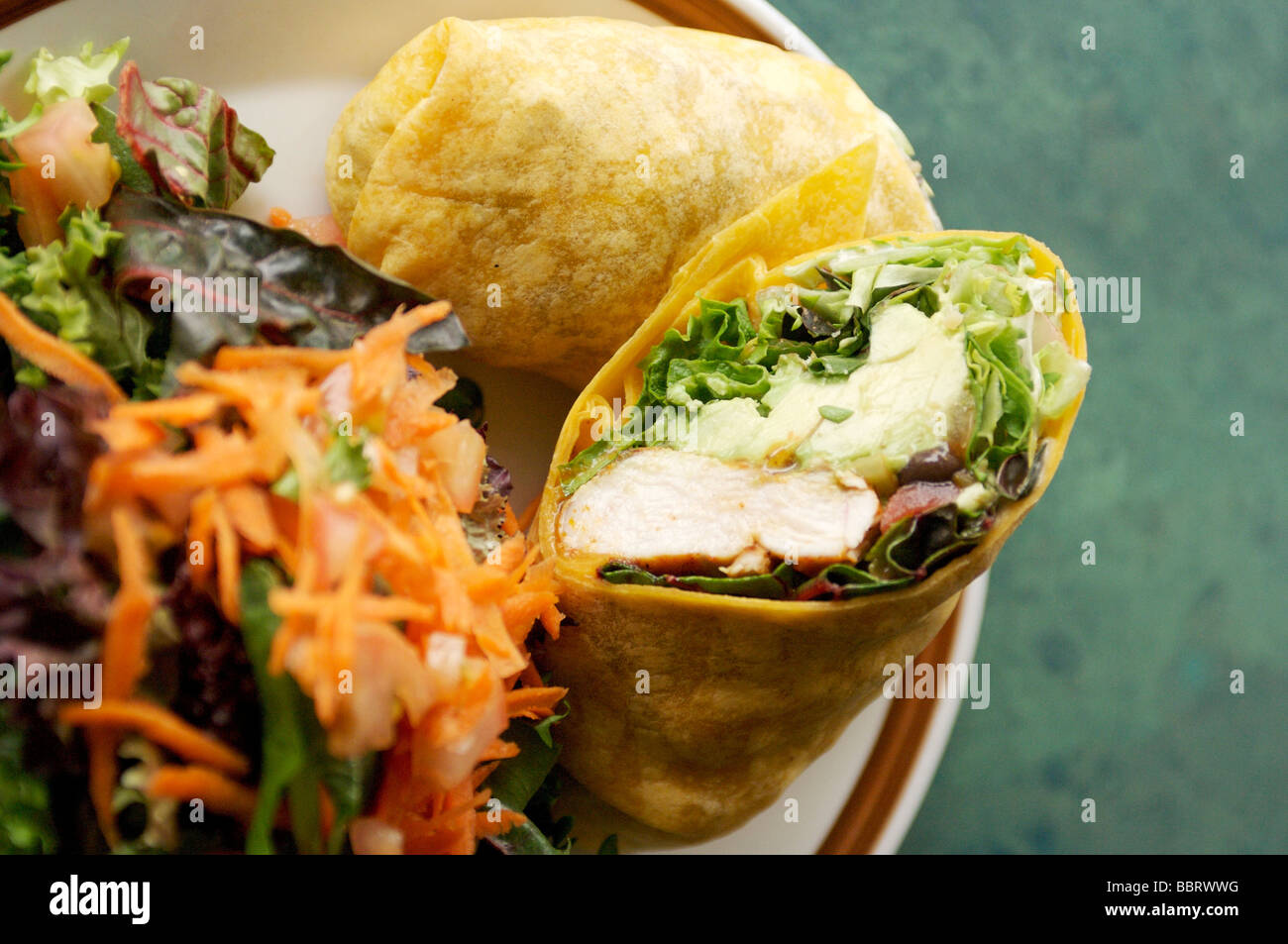 Chicken Wrap und Salat Big D Diner Squamish BC Kanada Stockfoto