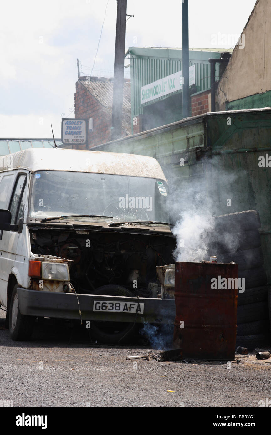 Eine verlassene Ford Transit van auf einer Straße in U.K. Stockfoto