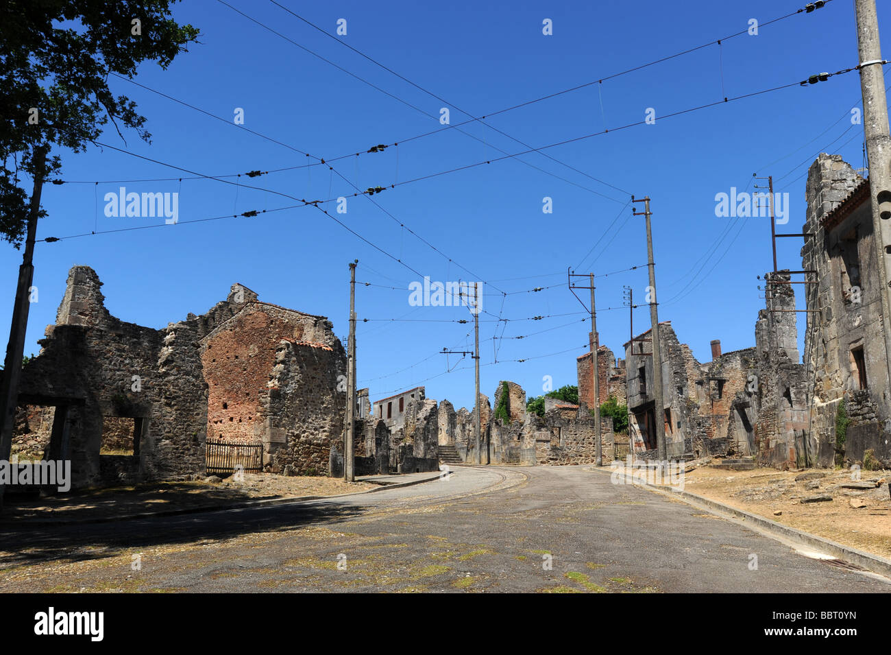 Oradour Sur Glane das Dorf in Frankreich, wo über 600 Männer, Frauen und Kinder durch die Nationalsozialisten im Juni 1944 ums Leben kamen Stockfoto