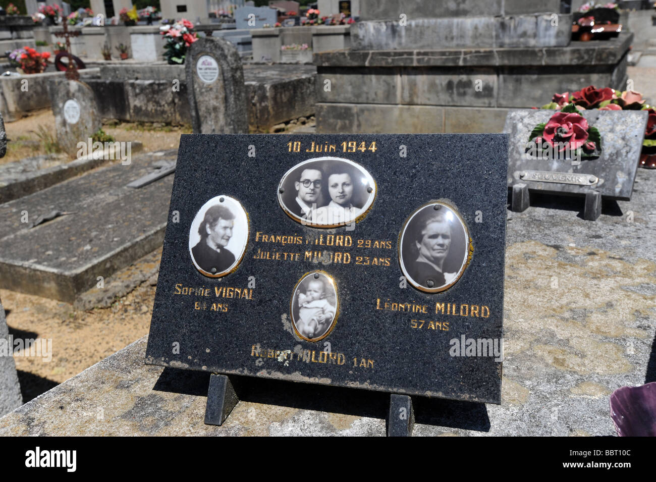Oradour Sur Glane das Dorf in Frankreich, wo über 600 Männer, Frauen und Kinder durch die Nationalsozialisten im Juni 1944 ums Leben kamen Stockfoto