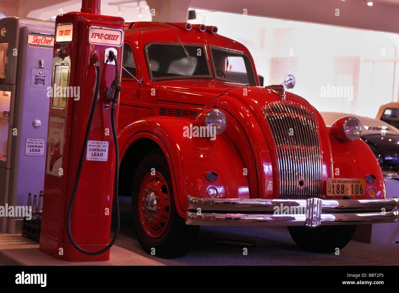 Texaco Truck, Tankstelle für antike Autos, alte Pumpen, Hi-res Stockfoto