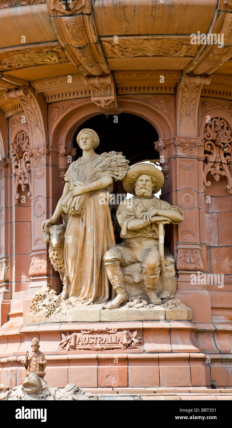 Auswanderer aus dem Vereinigten Königreich nach Australien in Terrakotta geformt; Teil des Doulton Brunnen (1888), Glasgow Green. Stockfoto