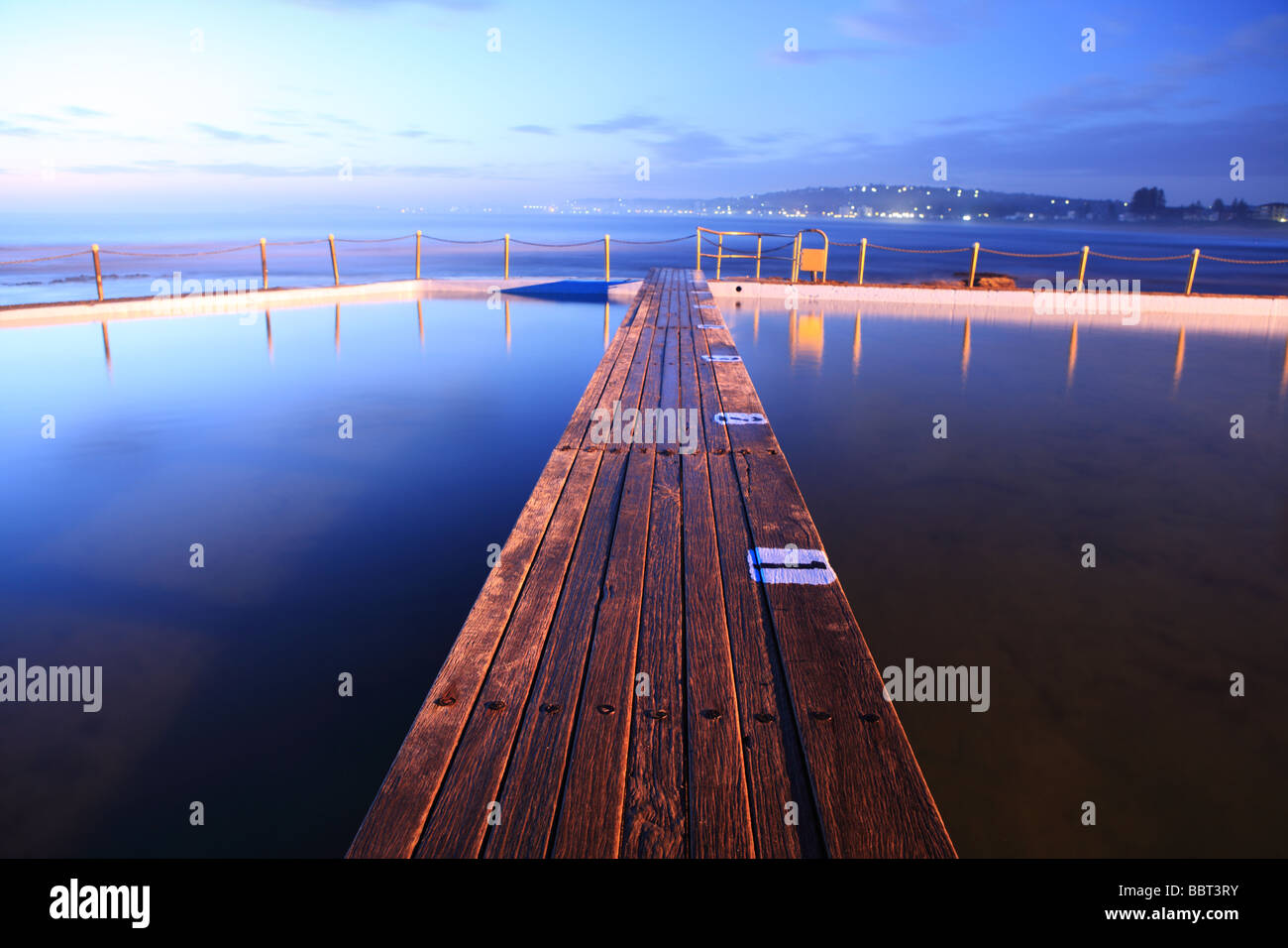 Morgendämmerung und Sonnenaufgang am North Narrabeen, Sydney, NSW, Australien Stockfoto