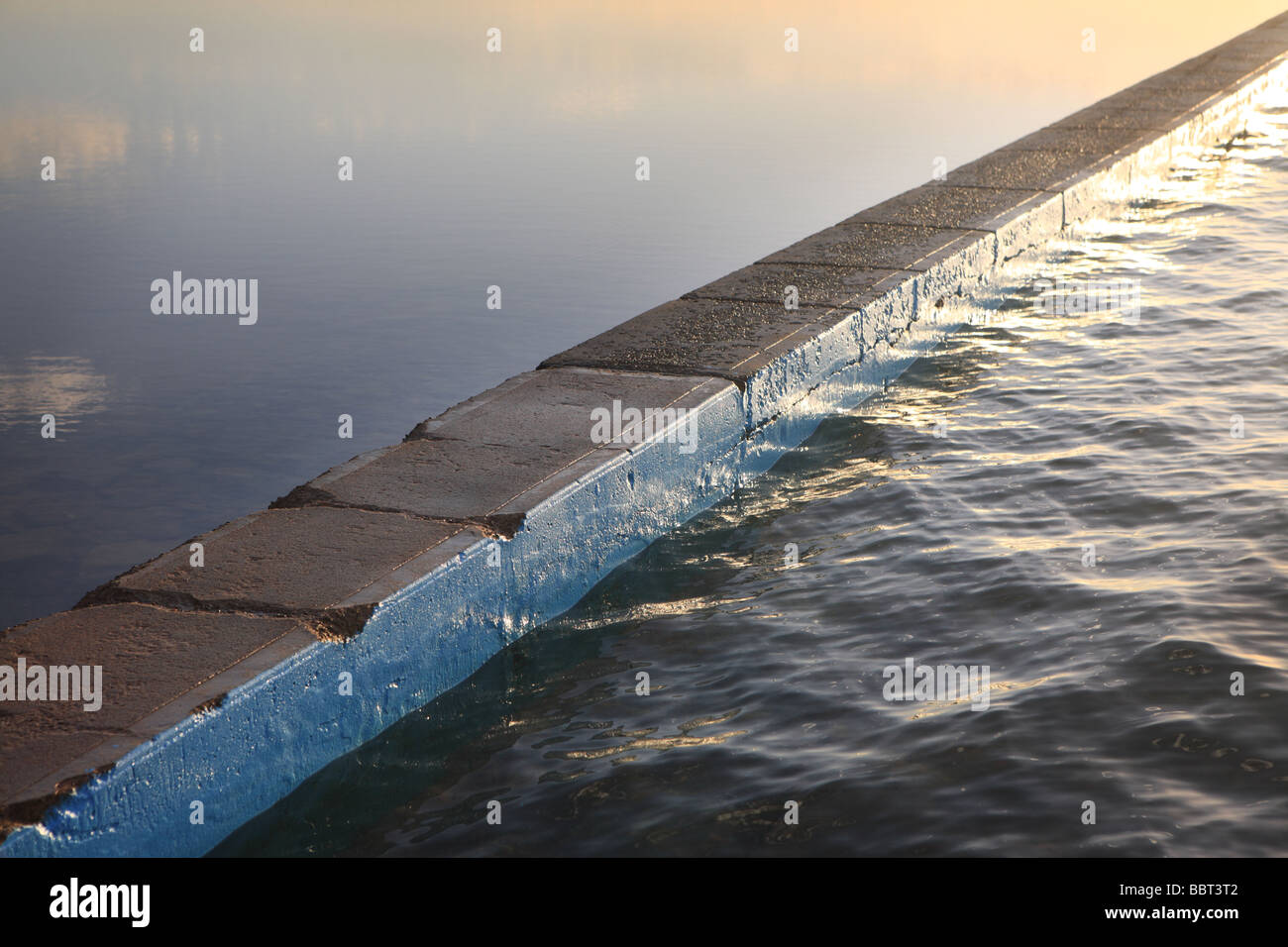 Morgendämmerung und Sonnenaufgang am North Narrabeen, Sydney, NSW, Australien Stockfoto
