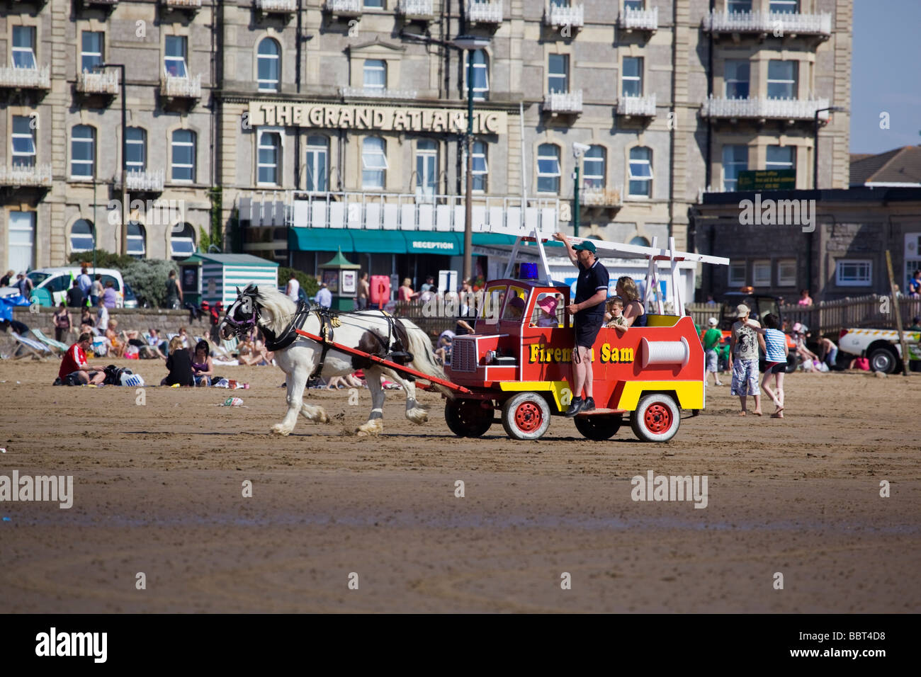 Ponyreiten am Strand von Weston Super Mare Somerset England Stockfoto