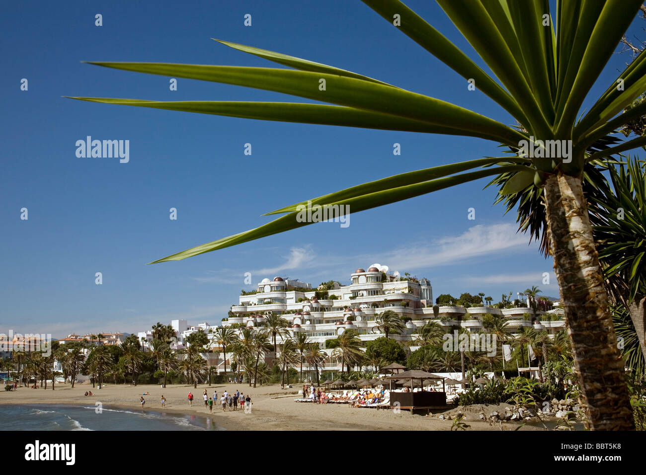 Strände von Nueva Andalucia Marbella Malaga Küste Sonne Andalusien Spanien Stockfoto