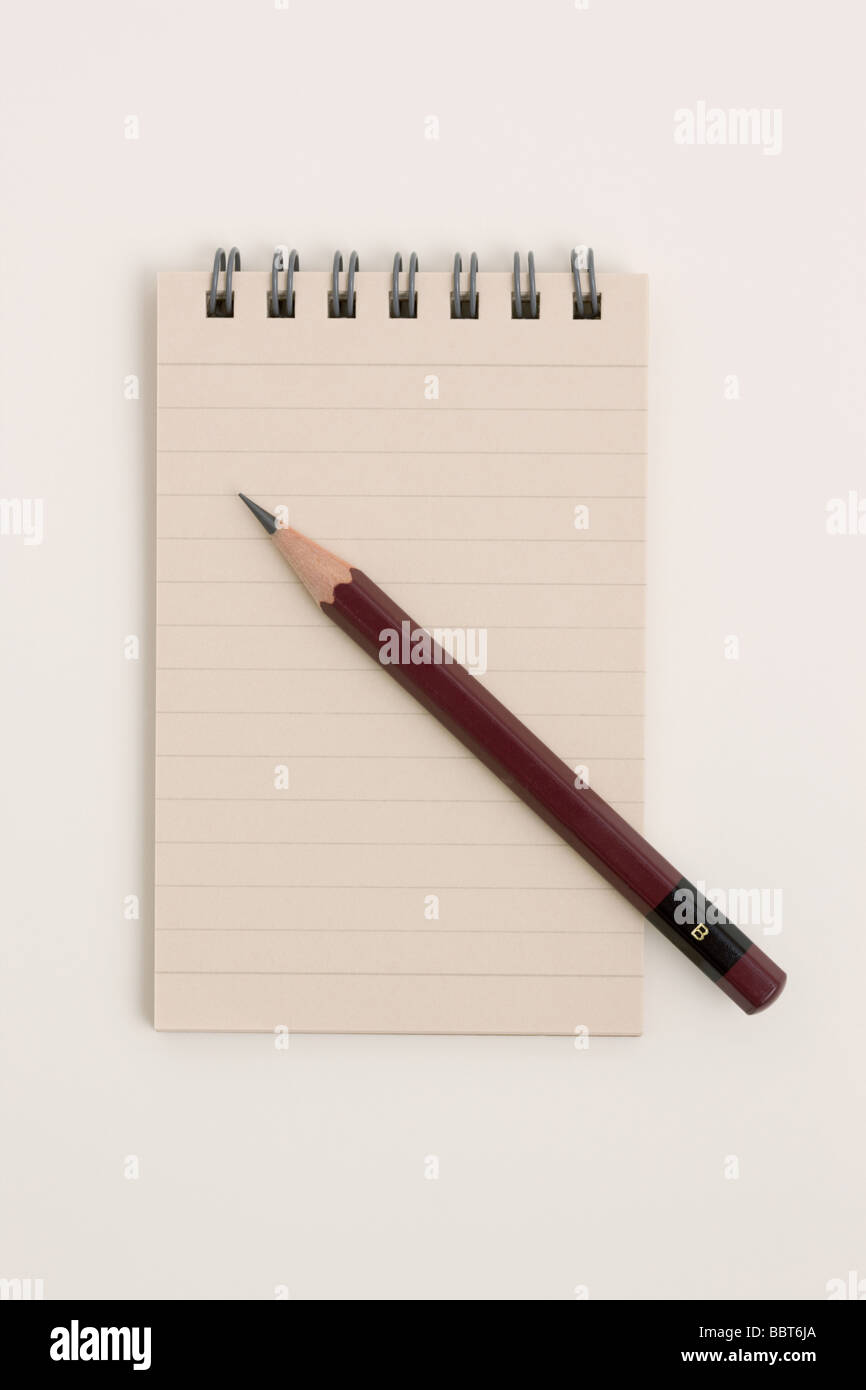 Spiral-Notizblock mit Bleistift Stockfoto