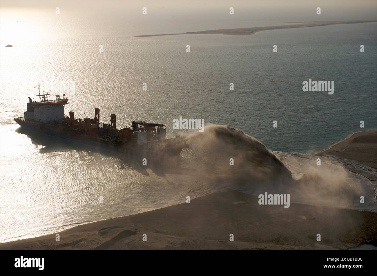 Dubai der Welt einen Bagger Schiff Wiedergewinnung Land für den neuen Hafen Stockfoto