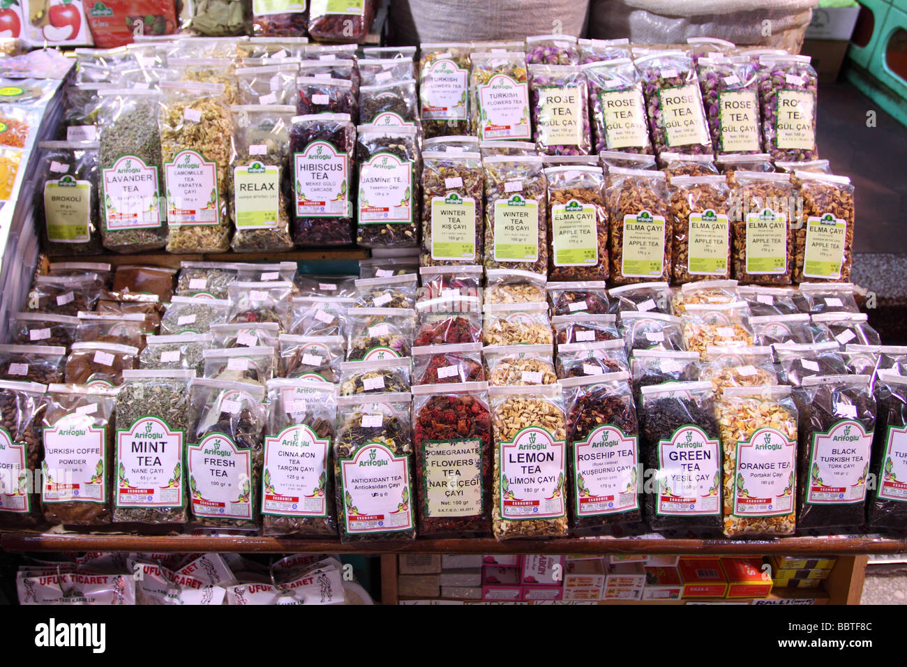 Istanbul Türkei Taschen von verschiedenen Tee-Aromen zum Verkauf auf dem ägyptischen Basar Stockfoto