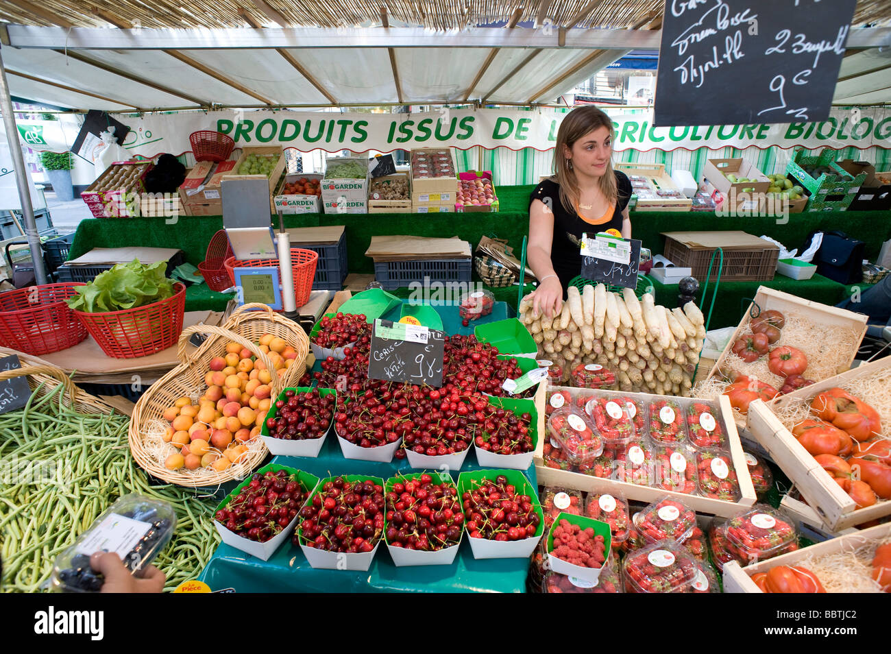 Paris-Boulevard Raspail BGF Paris Boulevard Raspail Naturkost Markt Stockfoto